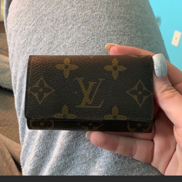 Louis Vuitton Handbags - Louis Vuitton 6 Key Holder